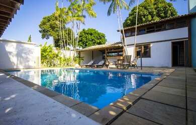 Imagem: A casa em condomínio possui 4 Dormitórios, 5 Banheiros, 2