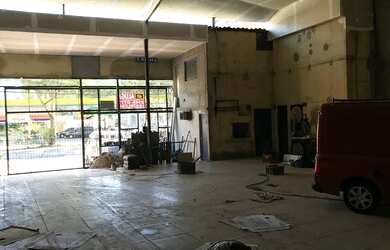 Imagem: O depósito possui 5 Vagas na garagem, 900m² de Área e está