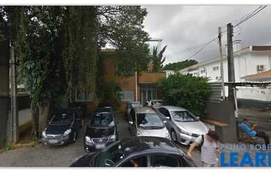 Imagem: O depósito possui 5 Vagas na garagem, 550m² de Área e está