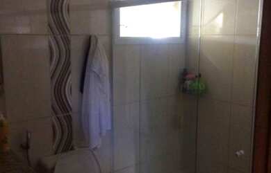 Imagem: A casa possui 3 Dormitórios, 3 Banheiros, 2 Vagas na garagem