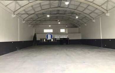 Imagem: O depósito possui 3 Vagas na garagem e 600m² de Área e está