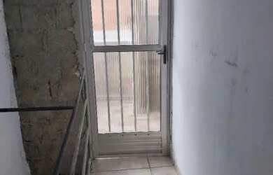 Imagem: A casa possui 2 Dormitórios e 2 Banheiros e está localizado