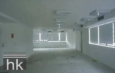 Imagem: O depósito possui 4 Vagas na garagem, 260m² de Área e está