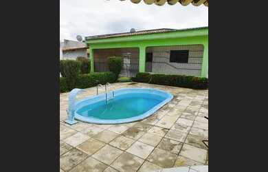 Imagem: A casa possui 3 Dormitórios, 2 Banheiros, 4 Vagas na garagem