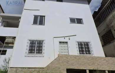 Imagem: O apartamento possui 2 Dormitórios, 1 Banheiro e 64m² de Área