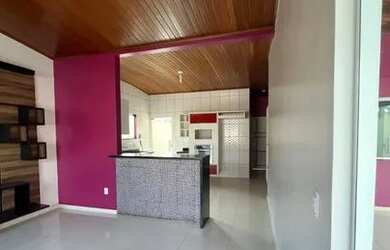 Imagem: A casa possui 3 Dormitórios, 2 Banheiros, 2 Vagas na garagem