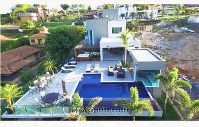 Imagem: A casa possui 5 Dormitórios, 5 Banheiros e 550m² de Área