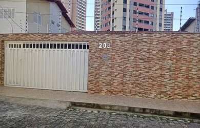 Imagem: A casa possui 3 Dormitórios, 3 Banheiros, 2 Vagas na garagem
