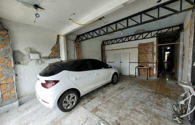 Imagem: A casa possui 4 Dormitórios, 4 Banheiros, 3 Vagas na garagem