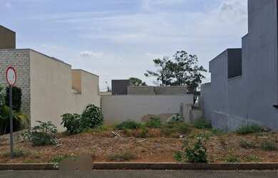 Imagem: O terreno possui 200m² de Área e está localizado em Ideal