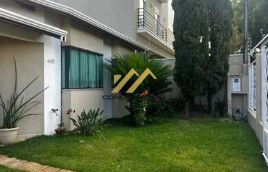 Imagem: A casa possui 4 Dormitórios, 2 Banheiros, 179m² de Área