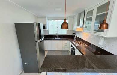 Imagem 3: Melhor casa de temporada. Acomodam 12 pessoas, 1 Vaga na garageme4 Dormitórios