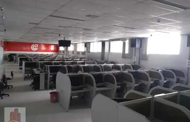 Imagem: O depósito possui 5 Vagas na garagem e 2132m² de Área e está