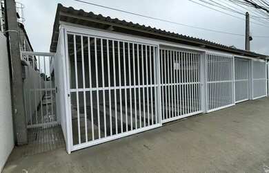 Imagem: A casa possui 2 Dormitórios, 1 Banheiro, 5 Vagas na garagem