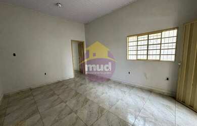 Imagem: A casa possui 2 Dormitórios, 1 Banheiro, 180m² de Área e