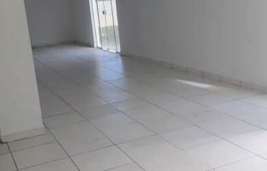 Imagem: O depósito possui 4 Vagas na garagem, 118m² de Área e está