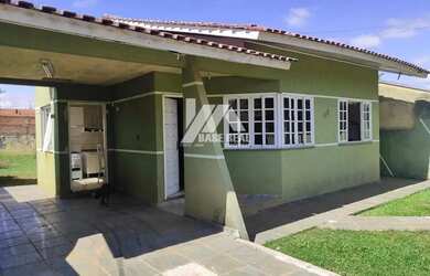 Imagem: A casa possui 2 Dormitórios, 1 Banheiro, 2 Vagas na garagem