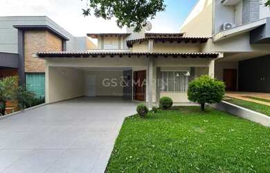 Imagem: A casa em condomínio possui 4 Dormitórios, 4 Banheiros, 4