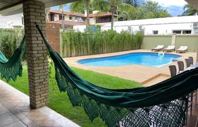 Imagem: A casa possui 5 Dormitórios, 5 Banheiros, 2 Vagas na garagem