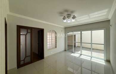 Imagem 8: Sobrado para Venda no bairro Zona 05, localizado na cidade de Maringá...