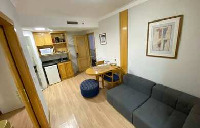 Imagem: O apartamento possui 1 Dormitório, 1 Banheiro, 1 Vaga na garagem