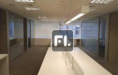 Imagem: O depósito possui 4 Vagas na garagem e 208m² de Área e está