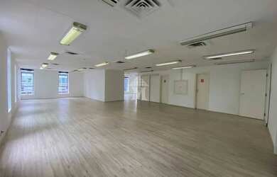 Imagem 1: Espaço de escritório premium no coração financeiro de São Paulo, com 4 vagas de garagem, d