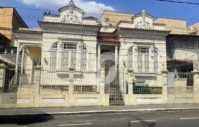Imagem: A casa possui 5 Dormitórios, 5 Banheiros, 1 Vaga na garagem