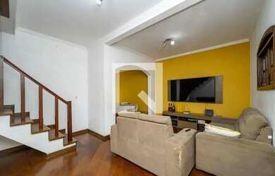 Imagem: A casa possui 3 Dormitórios, 3 Banheiros, 2 Vagas na garagem