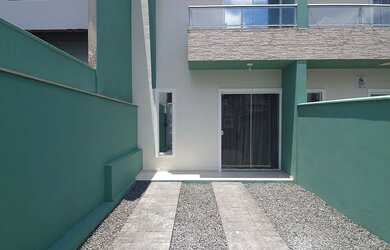 Imagem: A casa possui 2 Dormitórios, 3 Banheiros, 1 Vaga na garagem