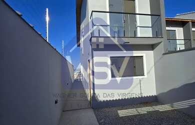 Imagem: A casa possui 3 Dormitórios, 5 Banheiros, 2 Vagas na garagem