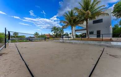 Imagem: A casa em condomínio possui 5 Dormitórios, 5 Banheiros, 5.000m²