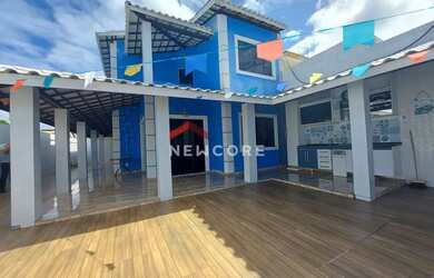 Imagem: A casa possui 4 Dormitórios, 3 Banheiros, 2 Vagas na garagem