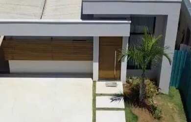 Imagem: A casa em condomínio possui 3 Dormitórios, 2 Banheiros, 2