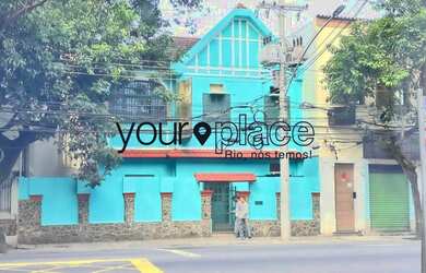 Imagem: A casa possui 5 Dormitórios, 4 Banheiros e 408m² de Área