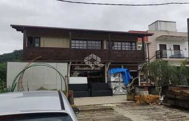 Imagem: O depósito possui 620m² de Área e está localizado em Garopaba