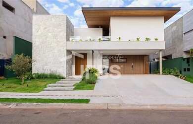 Imagem: A casa em condomínio possui 5 Dormitórios, 5 Banheiros, 3