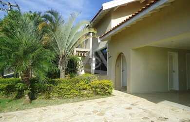 Imagem: A casa em condomínio possui 4 Dormitórios, 1 Banheiro, 4 Vagas