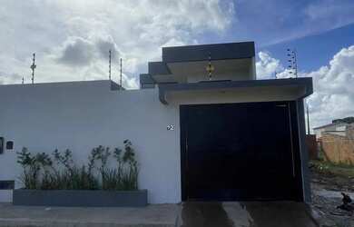 Imagem: A casa possui 5 Dormitórios, 4 Banheiros, 4 Vagas na garagem