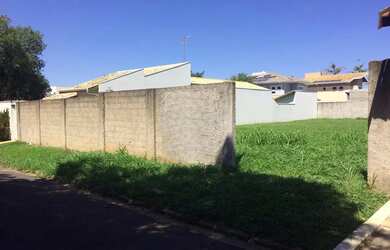 Imagem: O terreno possui 427m² de Área e está localizado em Parque