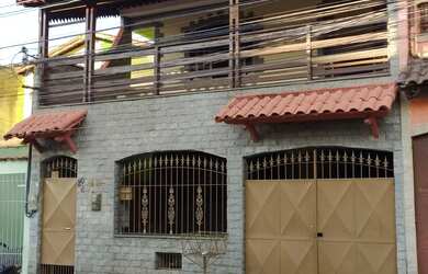 Imagem: A casa possui 2 Dormitórios, 2 Banheiros, 1 Vaga na garagem