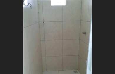 Imagem: A casa possui 4 Dormitórios e 1 Banheiro e está localizado