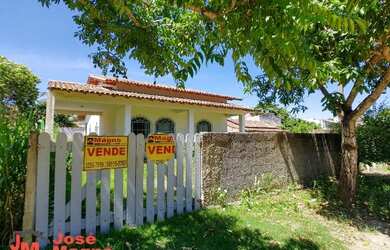 Imagem: A casa possui 3 Dormitórios, 2 Banheiros, 3 Vagas na garagem