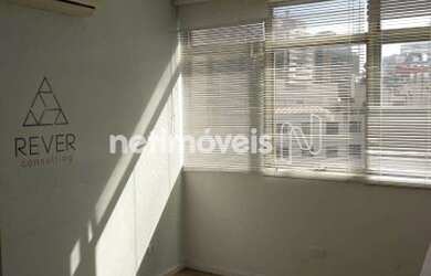 Imagem: O depósito possui 1 Vaga na garagem, 81m² de Área e está