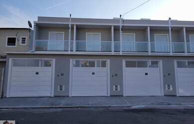 Imagem: A casa possui 2 Dormitórios, 2 Banheiros, 1 Vaga na garagem