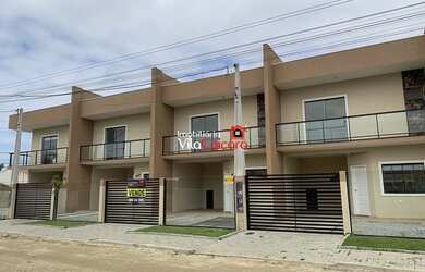 Imagem: A casa possui 3 Dormitórios, 2 Banheiros, 2 Vagas na garagem