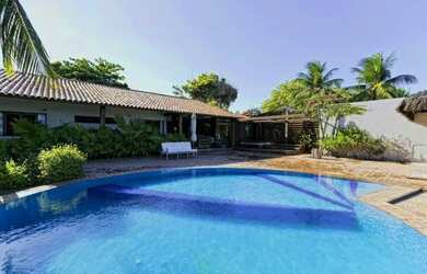 Imagem: A casa possui 5 Dormitórios, 5 Banheiros, 5 Vagas na garagem