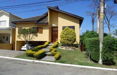 Imagem: A casa em condomínio possui 4 Dormitórios, 5 Banheiros, 3