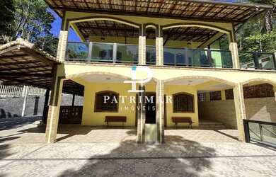 Imagem: A casa possui 5 Dormitórios, 5 Banheiros, 5 Vagas na garagem