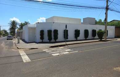 Imagem 11: CASA ALTO UMUARAMA. Churrasqueira, 250m² de Área, 3 Vagas na garageme3...